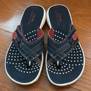 Clarks Cloudsteppers Flip Flop. Size 5. Navy/Red with White Stars